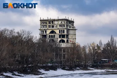 Дворец Ахеджак, аквапарк и «Замок»: показываем культовые заброшки Затона  Краснодара