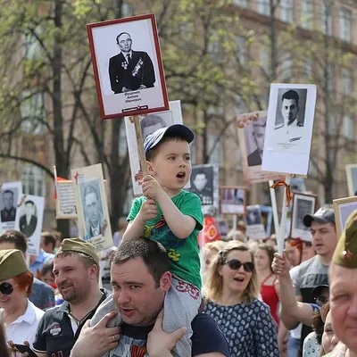 В ряды \"Бессмертного полка\" в Челябинске встало рекордное количество  жителей | Свежие новости Челябинска и области