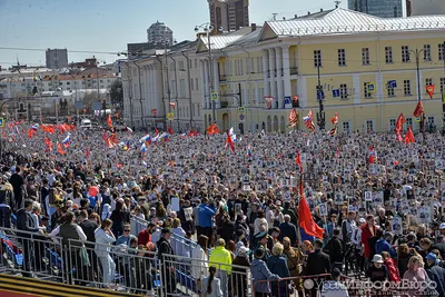 Бессмертный полк\" вновь прошел по центру Екатеринбурга