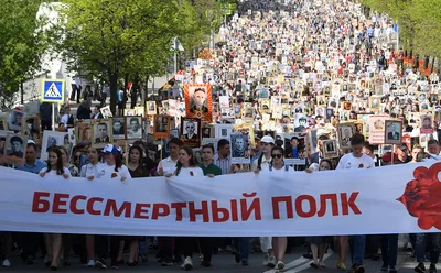 Екатеринбург отметил День Победы: «Бессмертный полк», «сирийская коробка» и  концерт под открытым небом (фото)