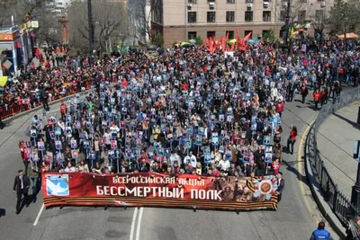 Людское море «Бессмертного полка» захлестнуло Владивосток, люди шли, пели и  плакали — Город В