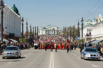 Сколько человек приняло участие в шествии «Бессмертный полк» в Омске - 9  мая 2022 - НГС55