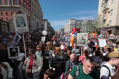 Бессмертный полк! Омск 2016 десятки тысяч омичей прошли маршем по городу с  портретами героев!!! - YouTube