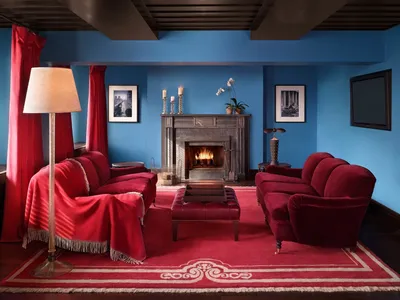 Интерьер комнаты в цвете бордо: оригинальные дизайнерские идеи, сочетание с  другими оттенками | Блог о дизайне интерьера OneAndHome