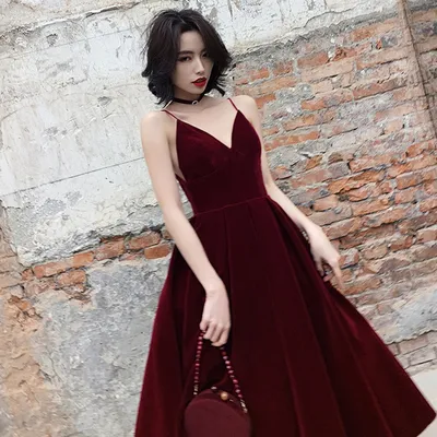 Фотография бордового платья для социальных сетей