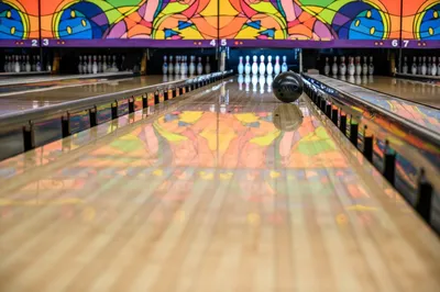 Bowlero offers a hip, upscale twist on bowling - The San Diego Union-Tribune