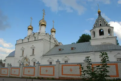 В Брянский кафедральный собор передали забытую в кафе уникальную библию