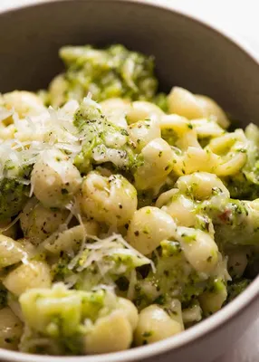 Broccoli Shells and Cheese - Homemade Broccoli Shells and Cheese