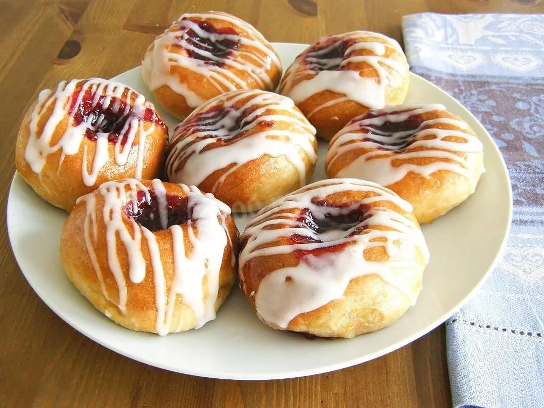 Сдобные булочки с вареньем в духовке рецепт с фото - 1000.menu Сдобные булочки с вареньем в духовке рецепт с фото - 1000.menu
