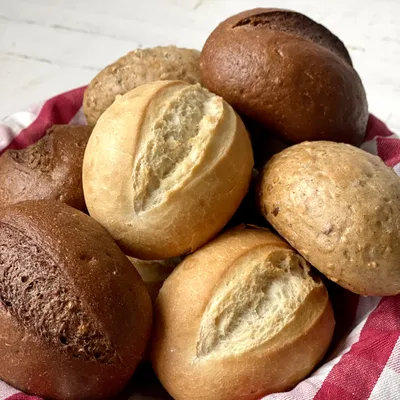 Булочки с изюмом и цукатами