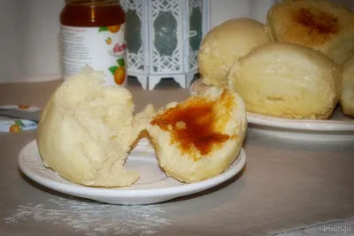 Булочки с малиновым джемом, пошаговый рецепт с фото на 423 ккал