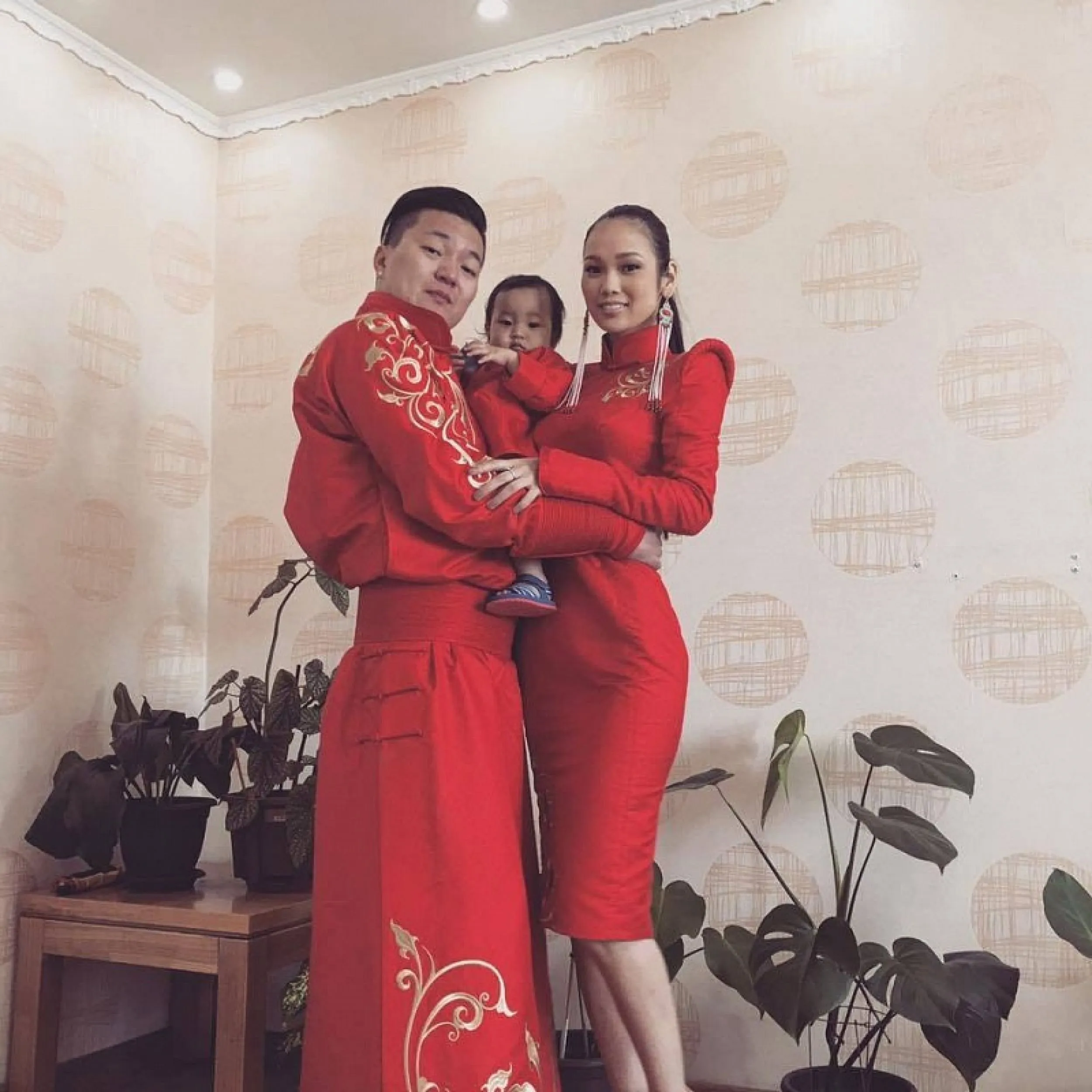 Фотографии красивых свадебных платьев в стиле Бурятии Фотографии красивых свадебных платьев в стиле Бурятии
