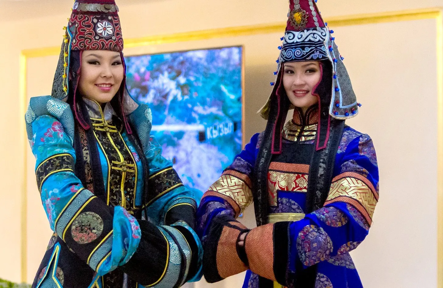 Стильные свадебные наряды Бурятского народа на фото Стильные свадебные наряды Бурятского народа на фото