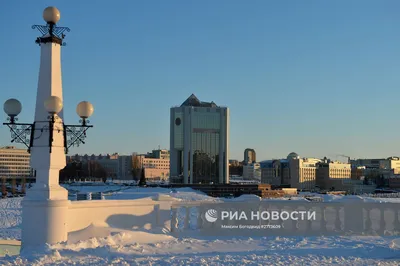 Зимний городской пейзаж с голубым небом города Чебоксары Stock Photo |  Adobe Stock