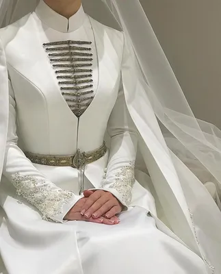 Чеченские национальные платья: красота и грация на фото