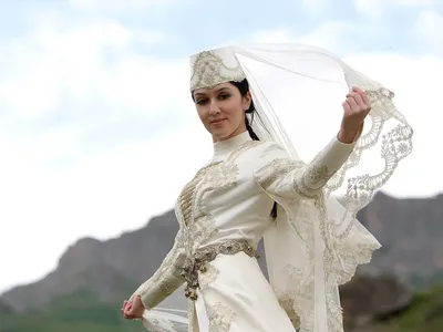 Чеченские национальные платья на фото: красота и грация традиций