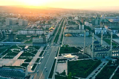 В Грозном горит самый высокий небоскреб в городе. Фото. Видео — РБК