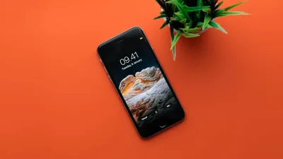 10 очень тёмных обоев iPhone в 4K