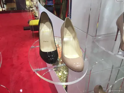 Картинка Christian Louboutin туфлей с круглым носком