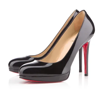 Фото Christian Louboutin туфлей на прозрачной подошве.