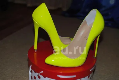 Классические Christian Louboutin туфли