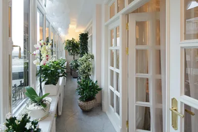 small balcony with modern design dining area and vertical garden |  Современный декор кухни, Дизайн балкона, Декор балкончиков
