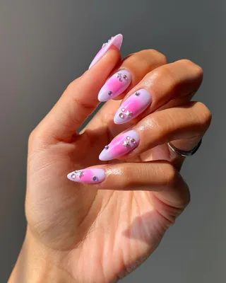 Elena Grama Nail Academy - Инкрустация ногтей стразами. Мода на броскую  роскошь в наши дни не смогла обойти и тенденции в маникюре – декорирование  ноготков яркими кристаллами и сверкающими стразами можно назвать