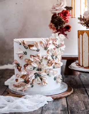 Свадебный торт с индивидуальным декором – купить с доставкой в Москве •  Teabakery