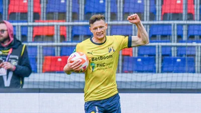 https://www.championat.com/football/news-5420650-chernov-schitaet-chto-glushakov-mozhet-pomoch-rostovu-esli-ostanetsya-v-komande.html