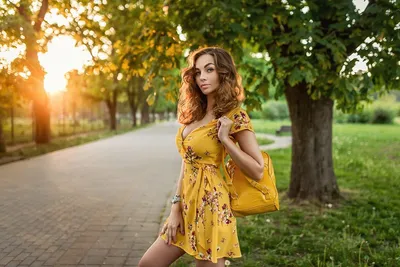 Девушки в желтом: Фото и изображения