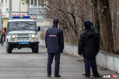 Две девушки в Казани , одна с …» — создано в Шедевруме