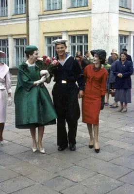 Dior models in the streets of Soviet Moscow, 1959 - Rare Historical Photos  | Dior fashion, Retro fashion, Historical fashion