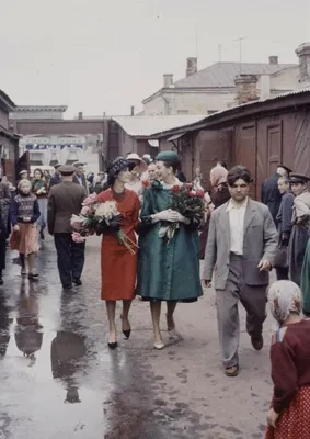 Dior in Moscow . 1959 . Photo by Howard Sochurek | Model poses, Fashion  1950s, Vintage fashion 1950s