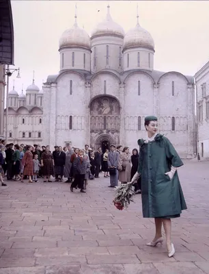 Retronaut on X: \"Capsule - 1950s: Christian Dior on the streets of Moscow -  (see the whole capsule on @ConsiderableHQ https://t.co/PFnwftogdY)  https://t.co/h9loXTDdix\" / X