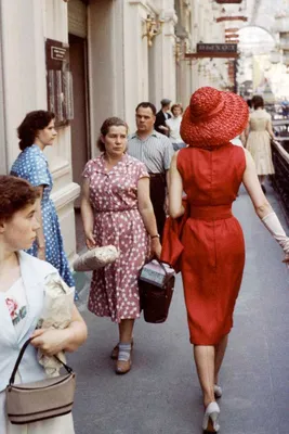 1959 -Christian Dior Moscow | Vintage street style, Vintage dresses,  Vintage outfits