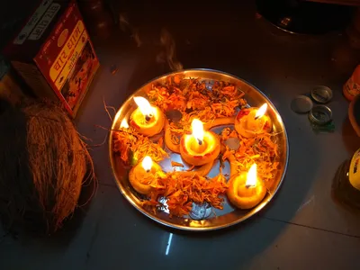 Плакат Фестиваля Дивали. DIwali Праздник Блестящий Фон С Diya Лампы И  Rangoli. Векторные Иллюстрации Клипарты, SVG, векторы, и Набор Иллюстраций  Без Оплаты Отчислений. Image 85643811