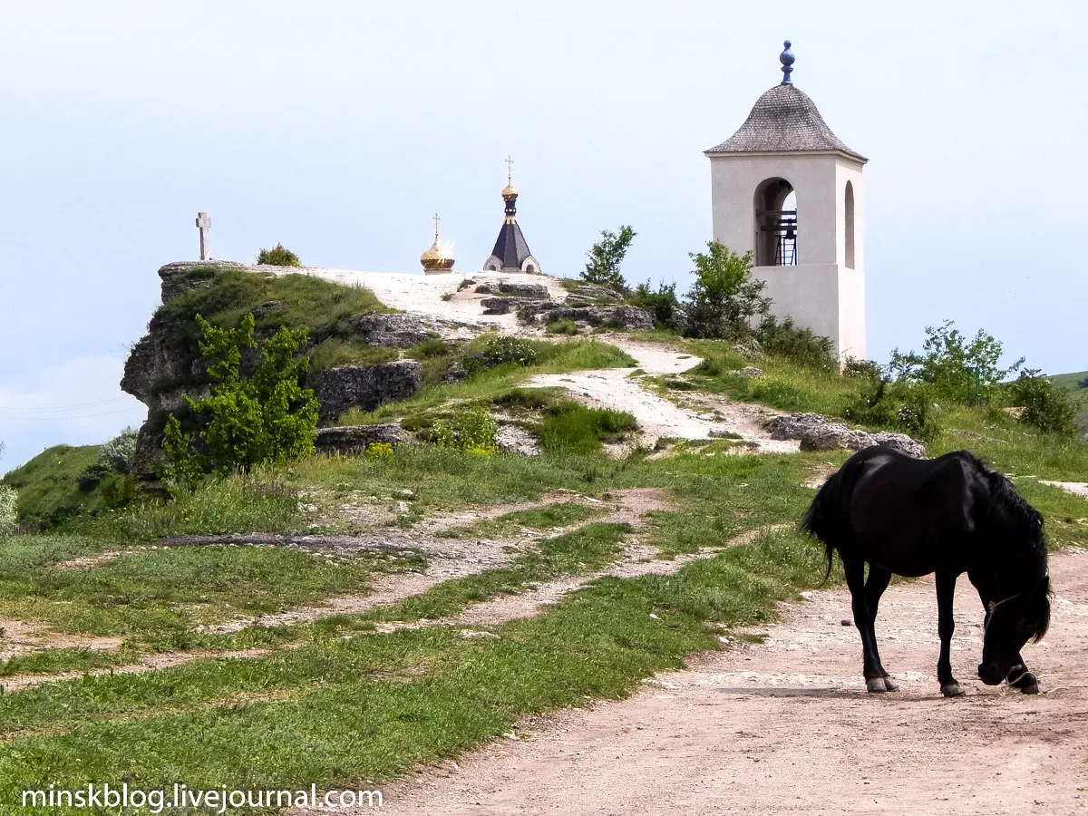 Фото красивого дома с бело-серым сайдингом Фото красивого дома с бело-серым сайдингом