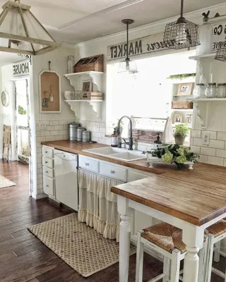 Кантри-дом с рустиковым декором на фото