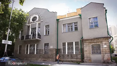 Картинка дома с многоуровневой крышей