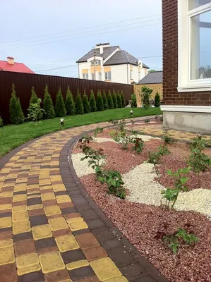 Фото двора с элементами DIY и ручной работы