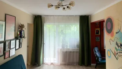 Дизайн гостинной в частном доме на картинке