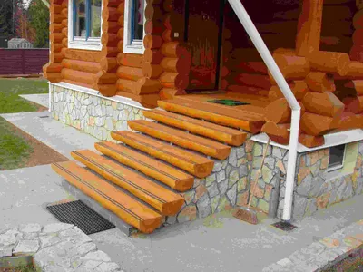 Крыльцо деревянного дома: 20 красивых фотографий для вдохновения