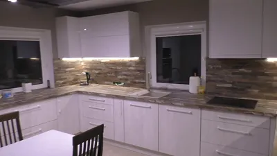 Кухня в деревянном доме: фото с разных ракурсов