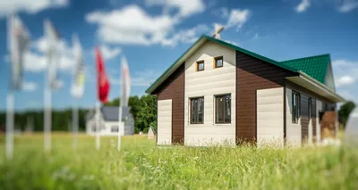 Фото отделки дома с сайдингом: красивый дизайн