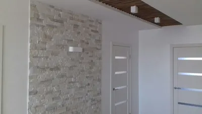 Изображение потолка в кухне частного дома