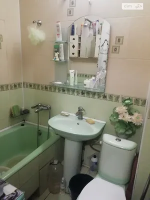 Фото ванной комнаты в панельном доме с оригинальной ванной