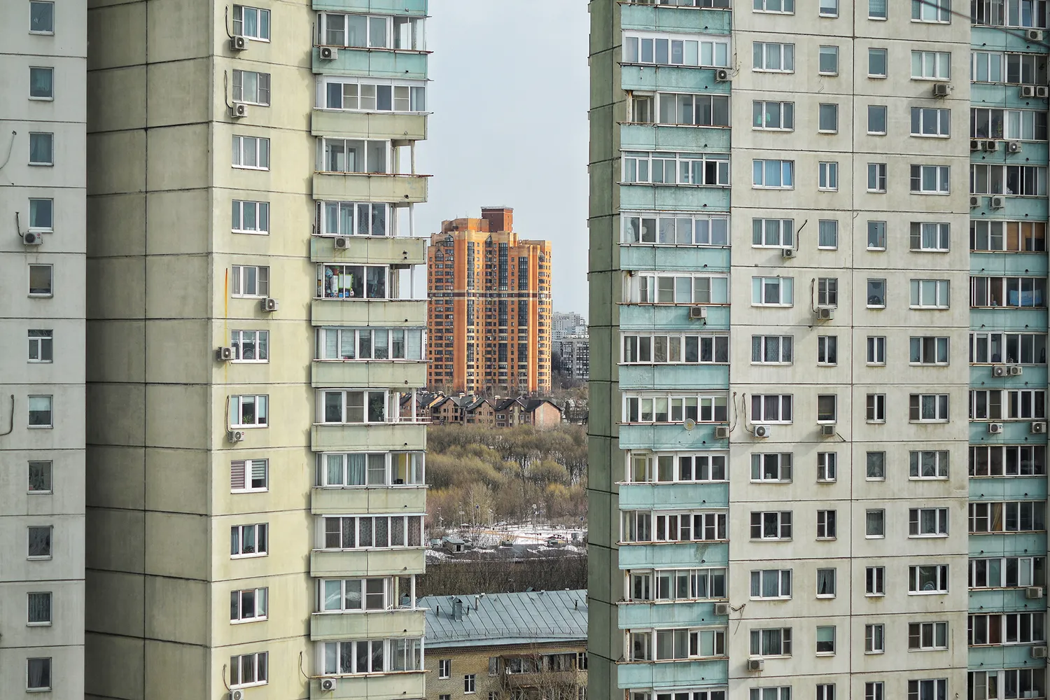 Фото ванной комнаты в панельном доме с использованием зеркала Фото ванной комнаты в панельном доме с использованием зеркала