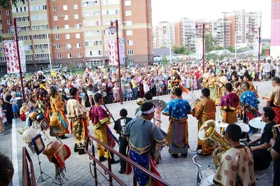 Омичи смогут бесплатно посмотреть в кинотеатрах популярные российские  фильмы | 12 канал