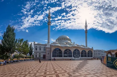 Фото длинных закрытых платьев с различными вырезами