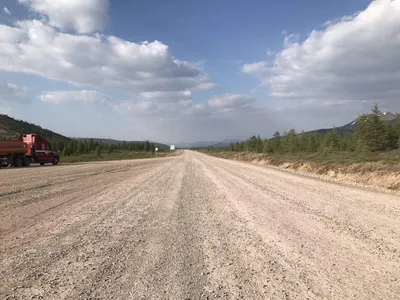 Красота федерального шоссе M56 „Kolyma „Якутск-Магадан 2028 Km Стоковое  Фото - изображение насчитывающей дорога, погода: 130475964